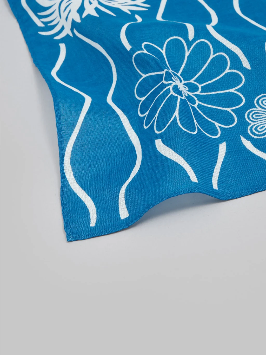 Kobashi Studio Modern Classic Kikumon Bandana Light Blue - Image 4