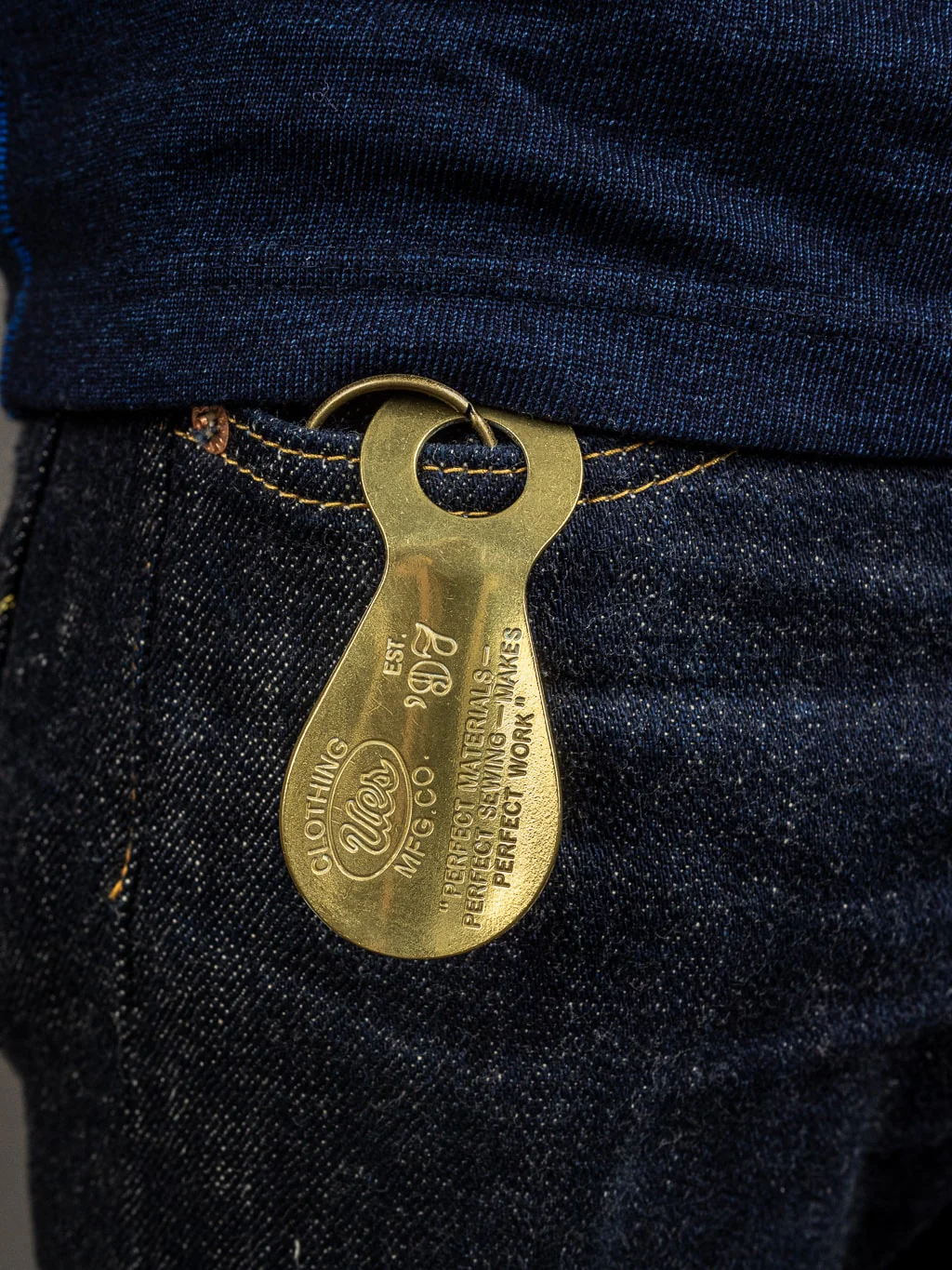 UES Brass Shoehorn Shaped Keyholder Gold - Image 3